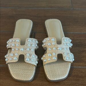 Madden Girl tan raffia Pearl Slide H Sandals size 8.5, great condition. Pretty!!
